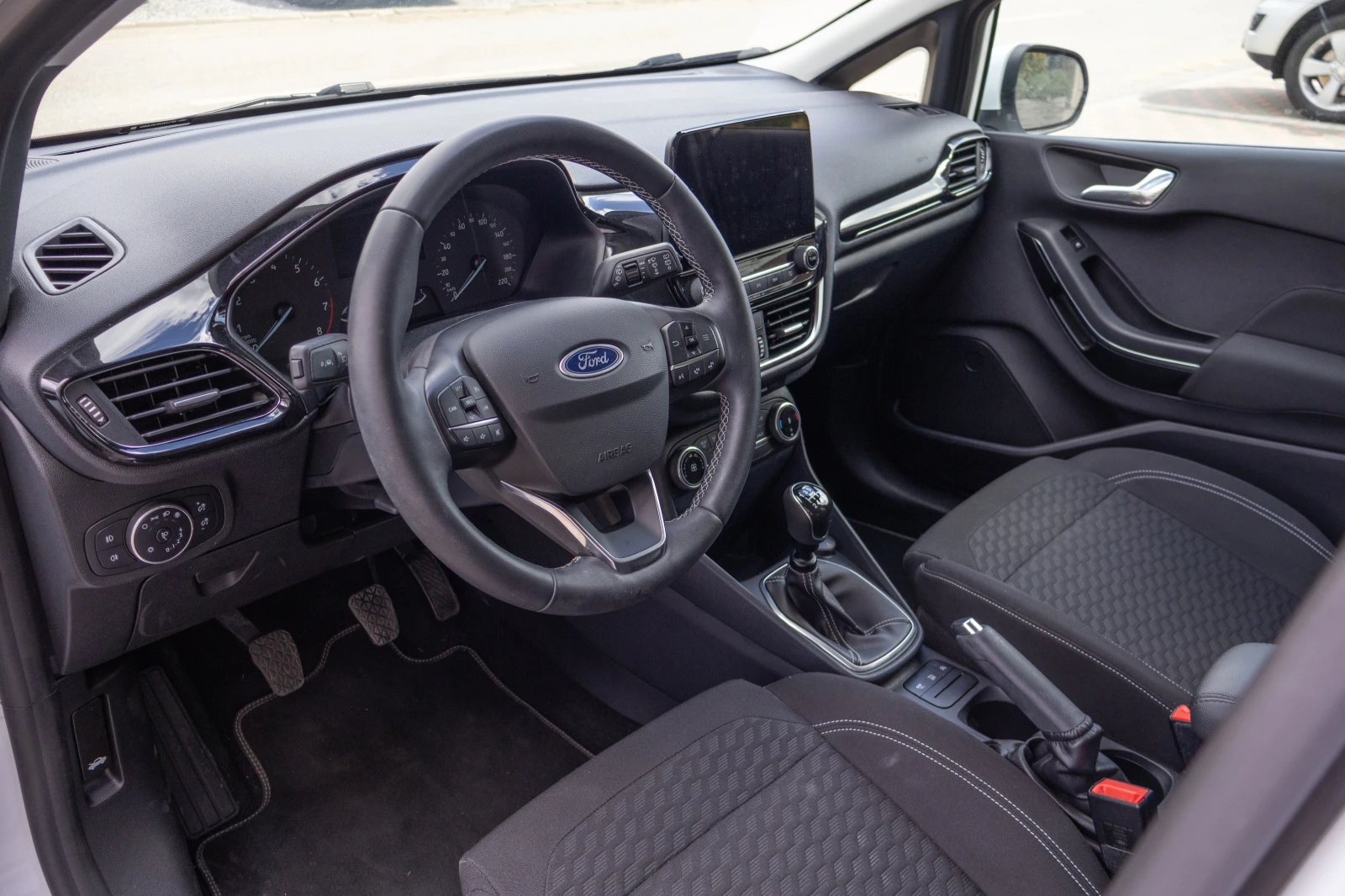Ford Fiesta EcoBoostHYBRID / TITANIUM - изображение 10