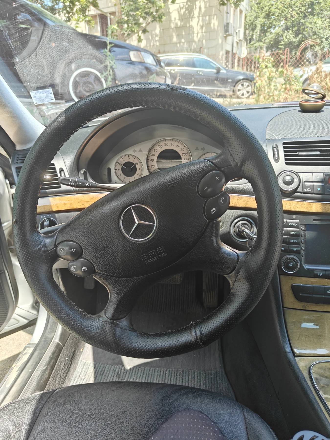 Mercedes-Benz E 320  - изображение 6