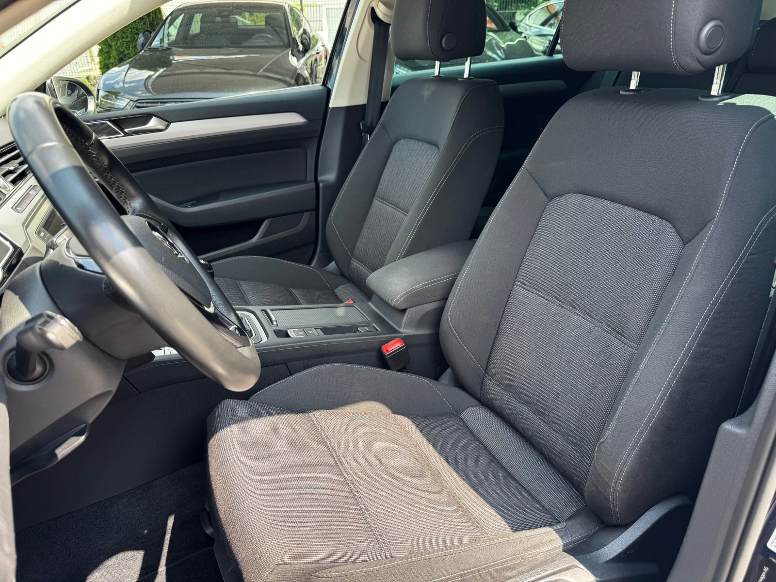 VW Passat 2.0TDI 4Motion LED Distronic Keyless NAVI - изображение 9