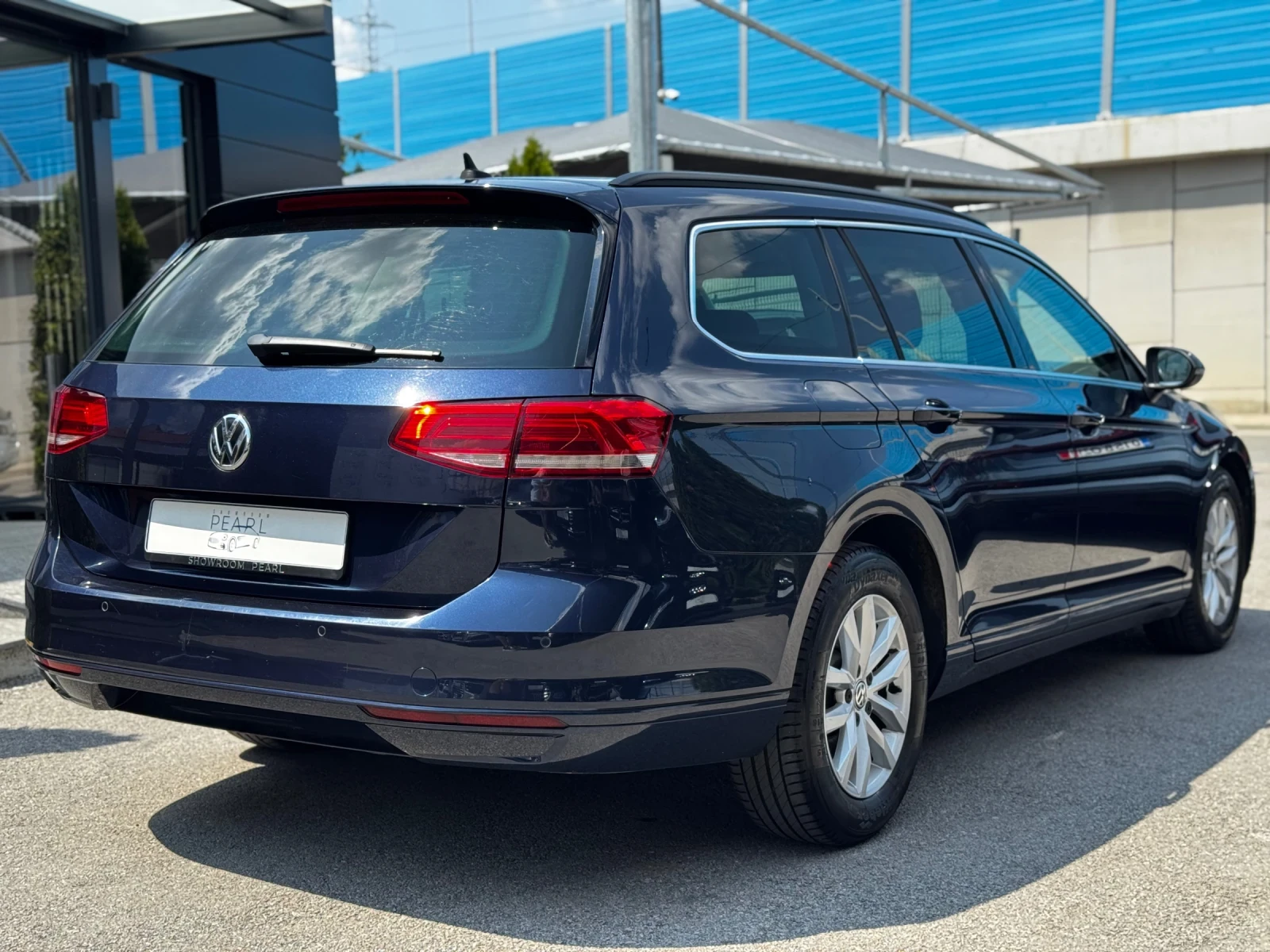 VW Passat 2.0TDI 4Motion LED Distronic Keyless NAVI - изображение 7