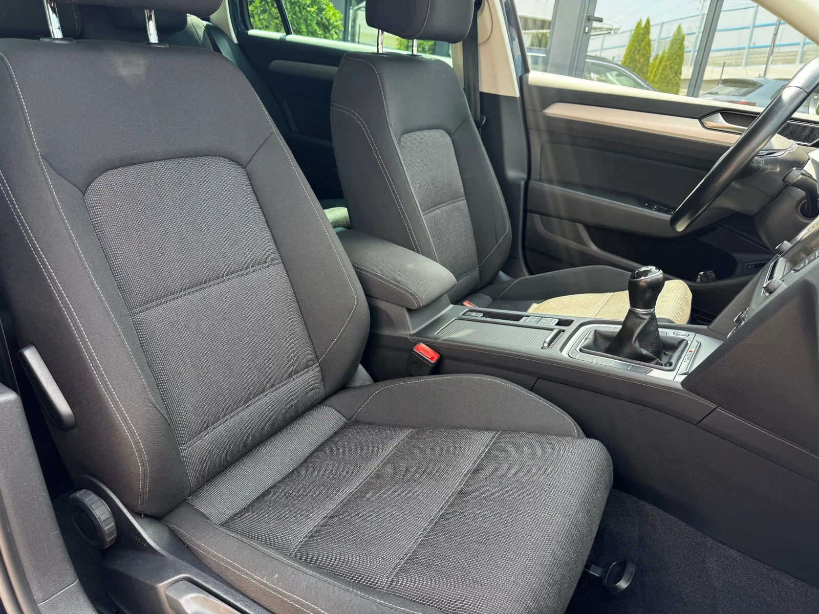 VW Passat 2.0TDI 4Motion LED Distronic Keyless NAVI - изображение 10