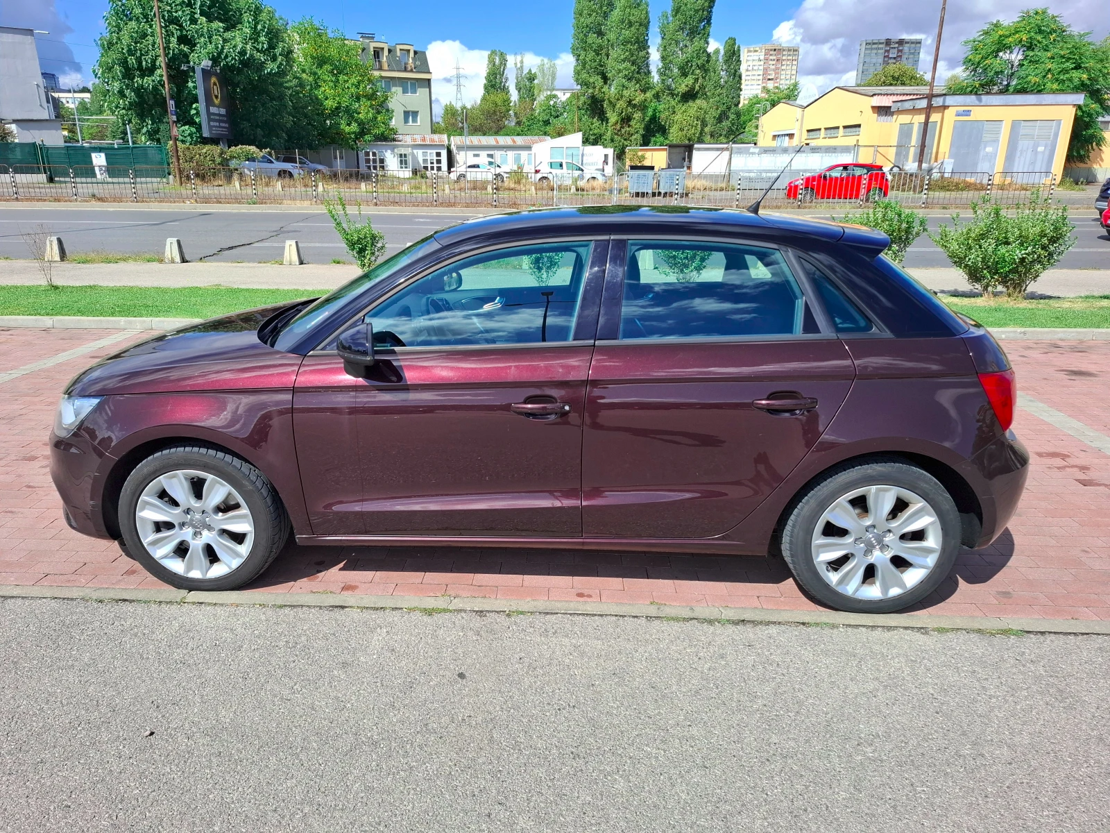 Audi A1 2.0tdi 5 врати - изображение 4