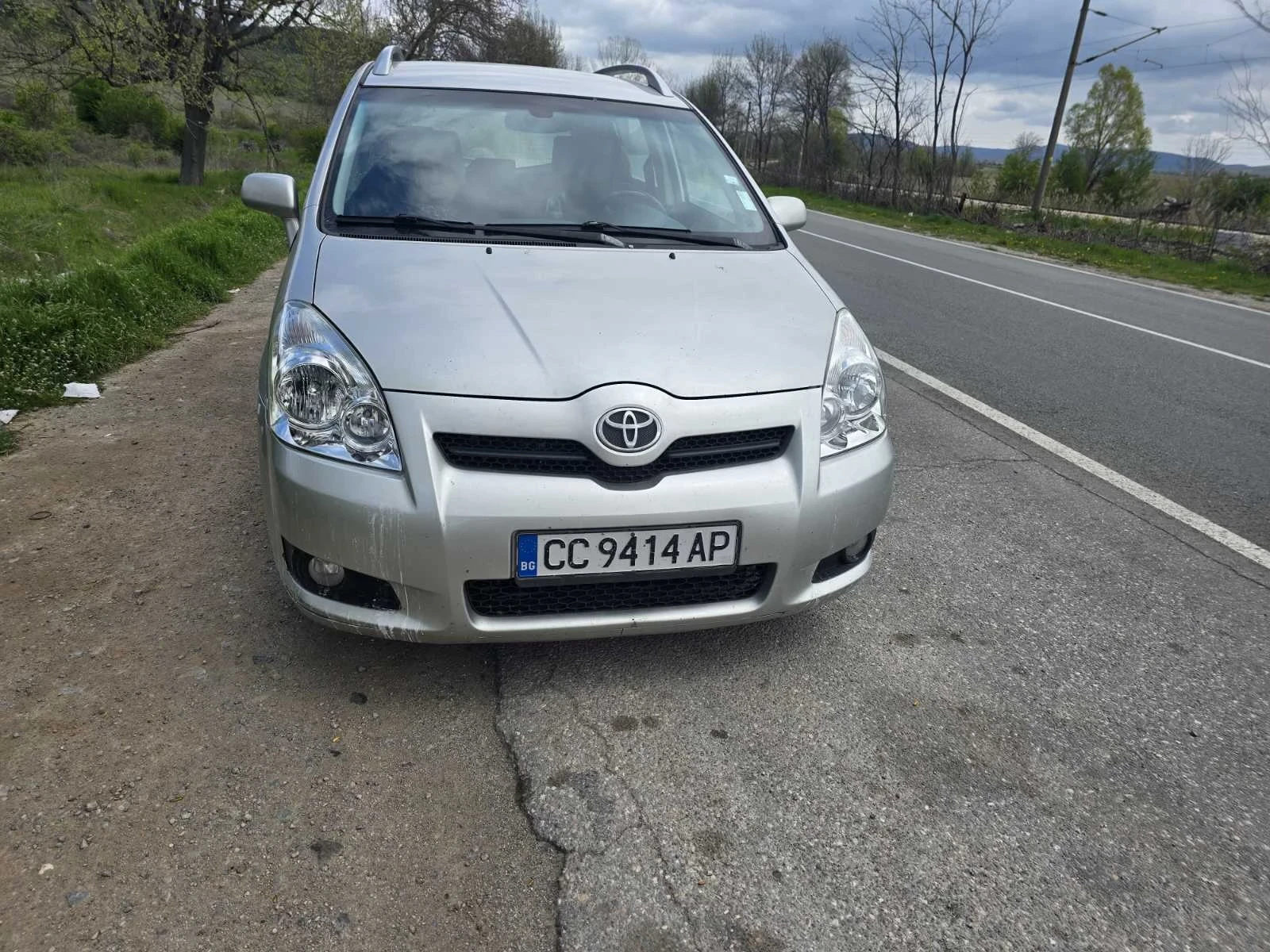 Toyota Corolla verso 2.2 136 D4D  - изображение 4