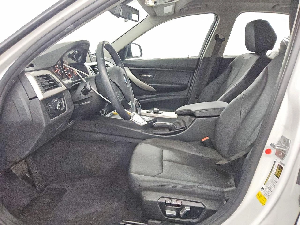 BMW 320 Подгреви* Комфорт салон* Камера* Клип на мотора - изображение 7