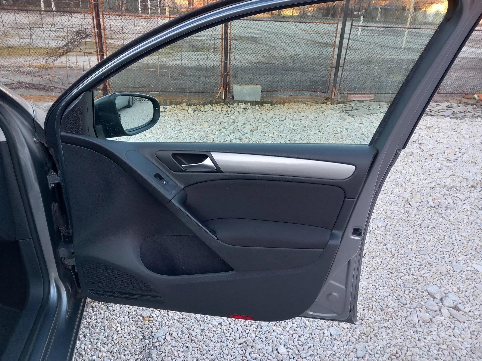 VW Golf 1.6TDI 2012г климатик, снимка 17 - Автомобили и джипове - 53754033