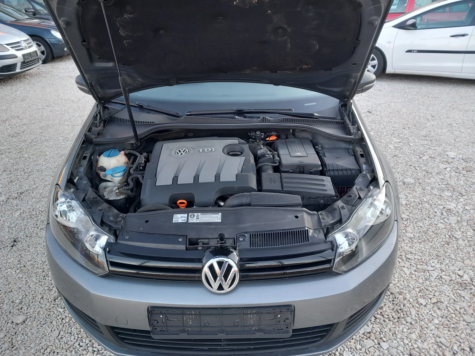 VW Golf 1.6TDI 2012г климатик, снимка 15 - Автомобили и джипове - 53754033