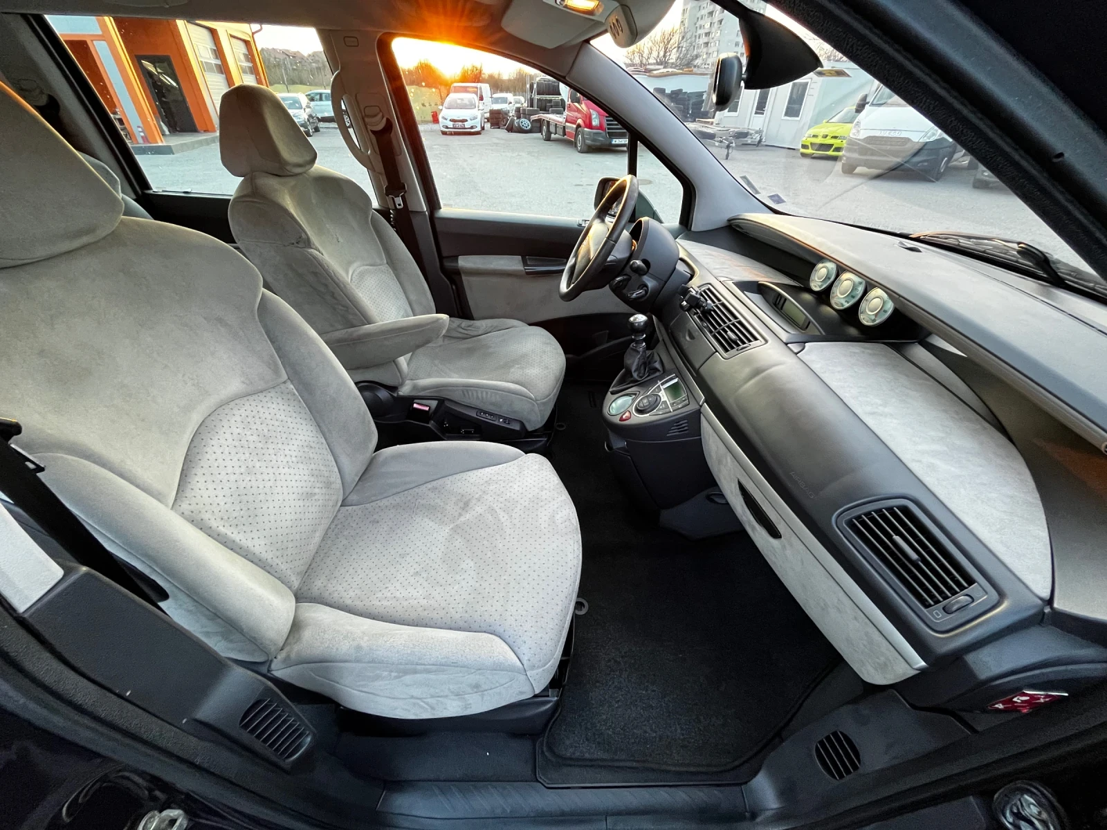 Citroen C8 2.2HDI 128кс EXCLUSIVE, снимка 9 - Автомобили и джипове - 54118077