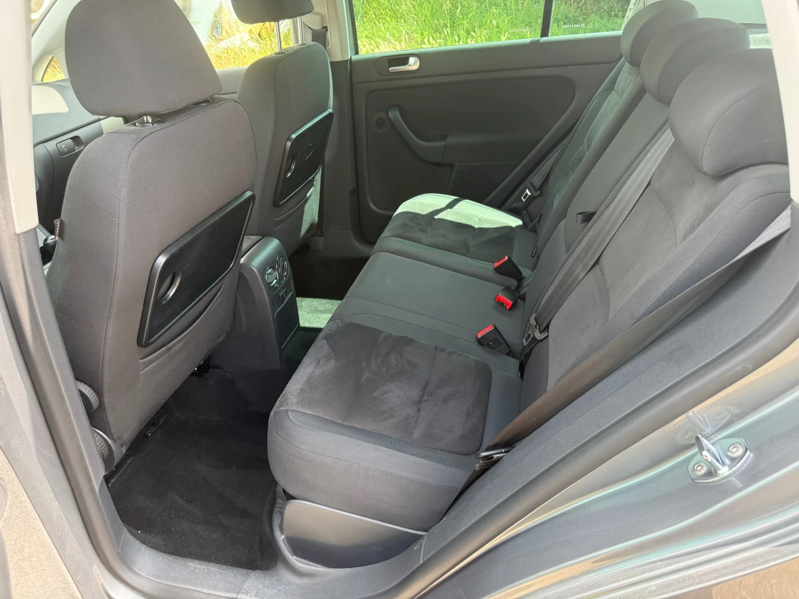 VW Golf Plus 1.6 TDI-Navi-Highline-105k.c, снимка 12 - Автомобили и джипове - 54930849