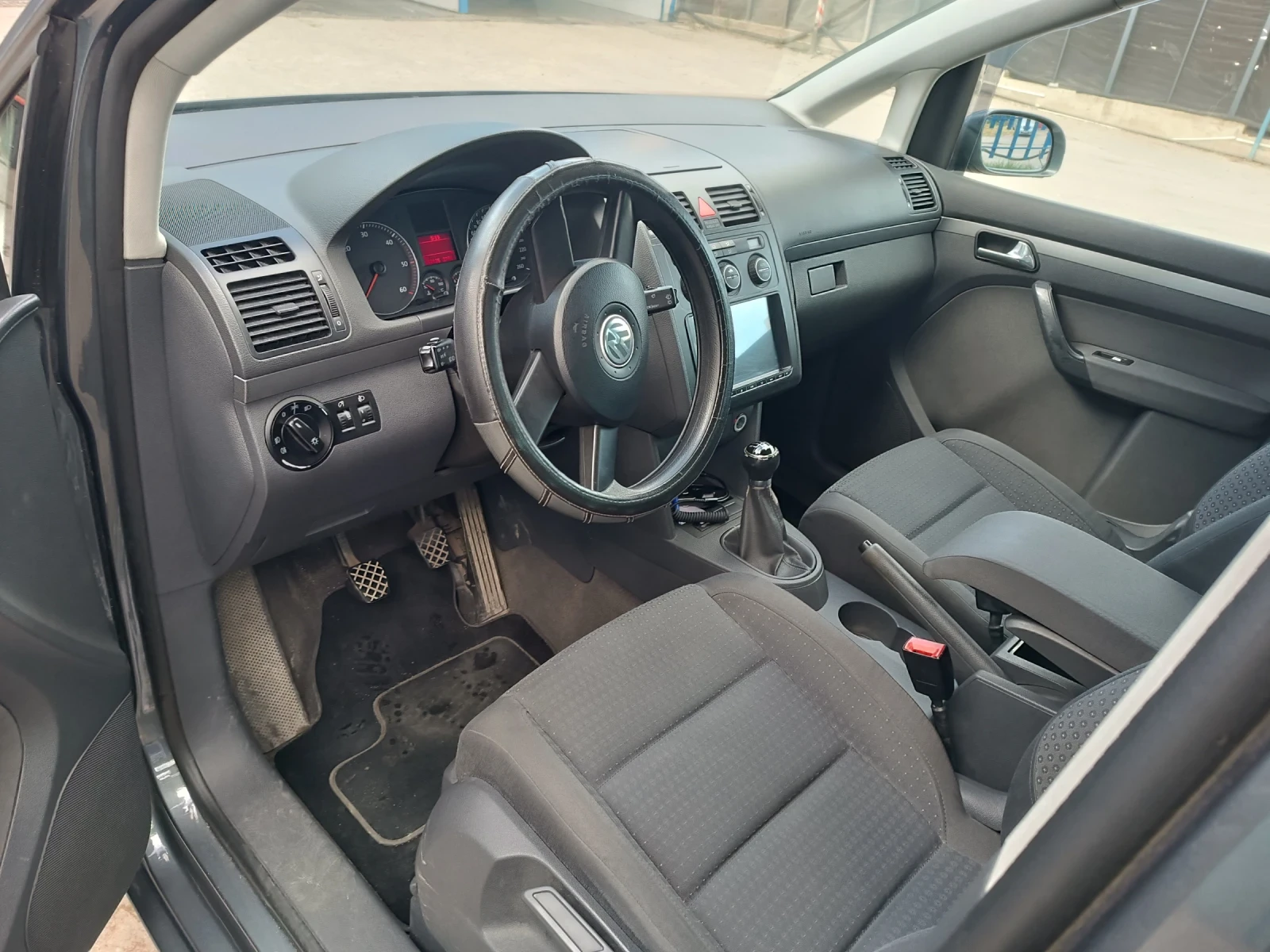 VW Touran, снимка 4 - Автомобили и джипове - 54979667