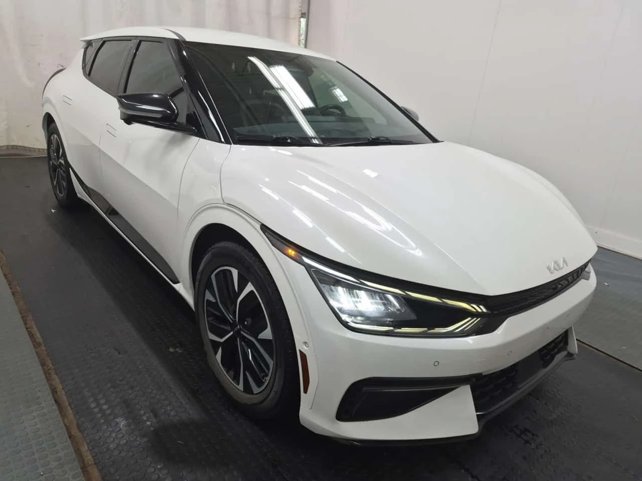 Kia EV6  LONG RANGE GT LINE /360/DISTRONIC , снимка 2 - Автомобили и джипове - 54980362