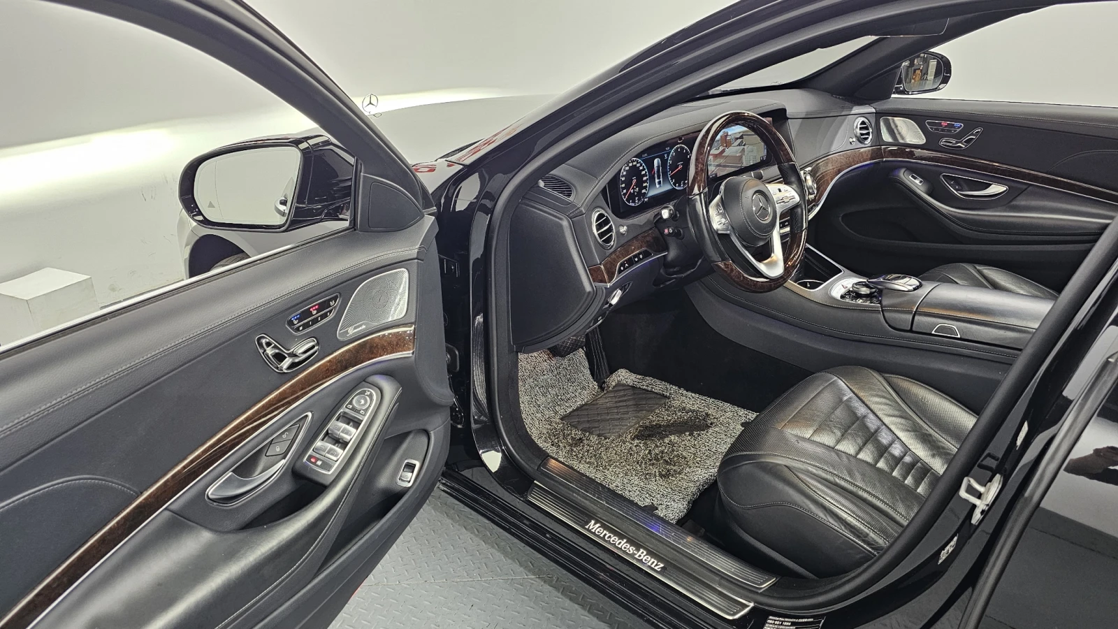 Mercedes-Benz S 560 SOFT-CLOSE* 360* ОБДУХ* МАСАЖ* DIS* HUD* 2XTV* КРА, снимка 8 - Автомобили и джипове - 55194589