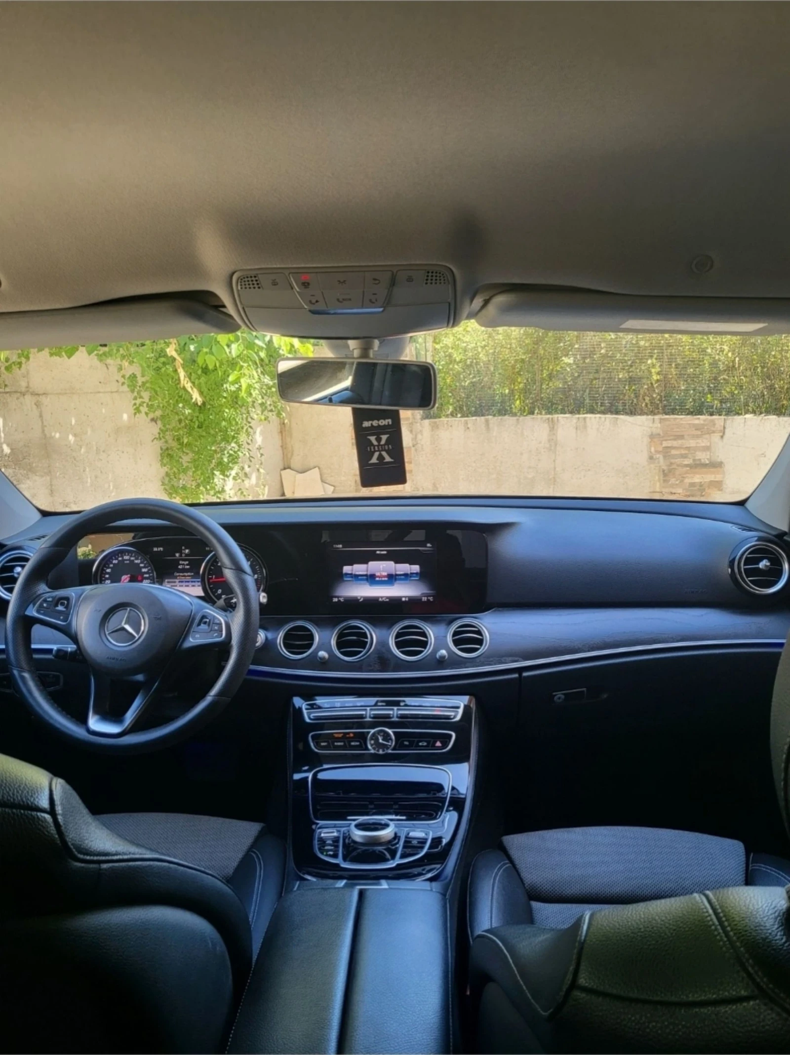 Mercedes-Benz E 220, снимка 11 - Автомобили и джипове - 55230553