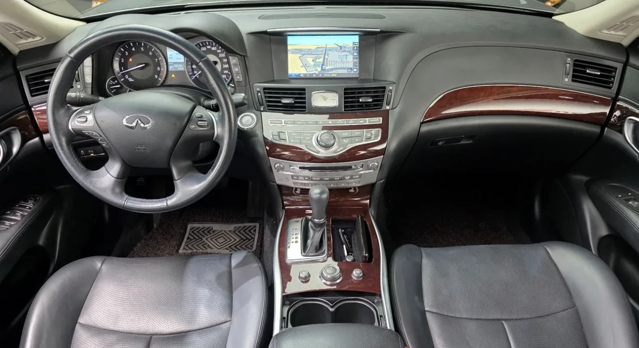 Infiniti Q70 Style 3.7 Бензин, снимка 3 - Автомобили и джипове - 55258306