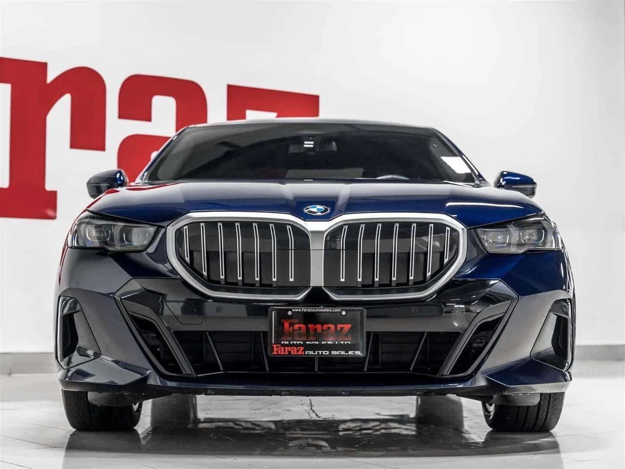 BMW 530 * 530i xDrive| M Sport Pkg| Premium Essential Pkg|, снимка 2 - Автомобили и джипове - 55386662