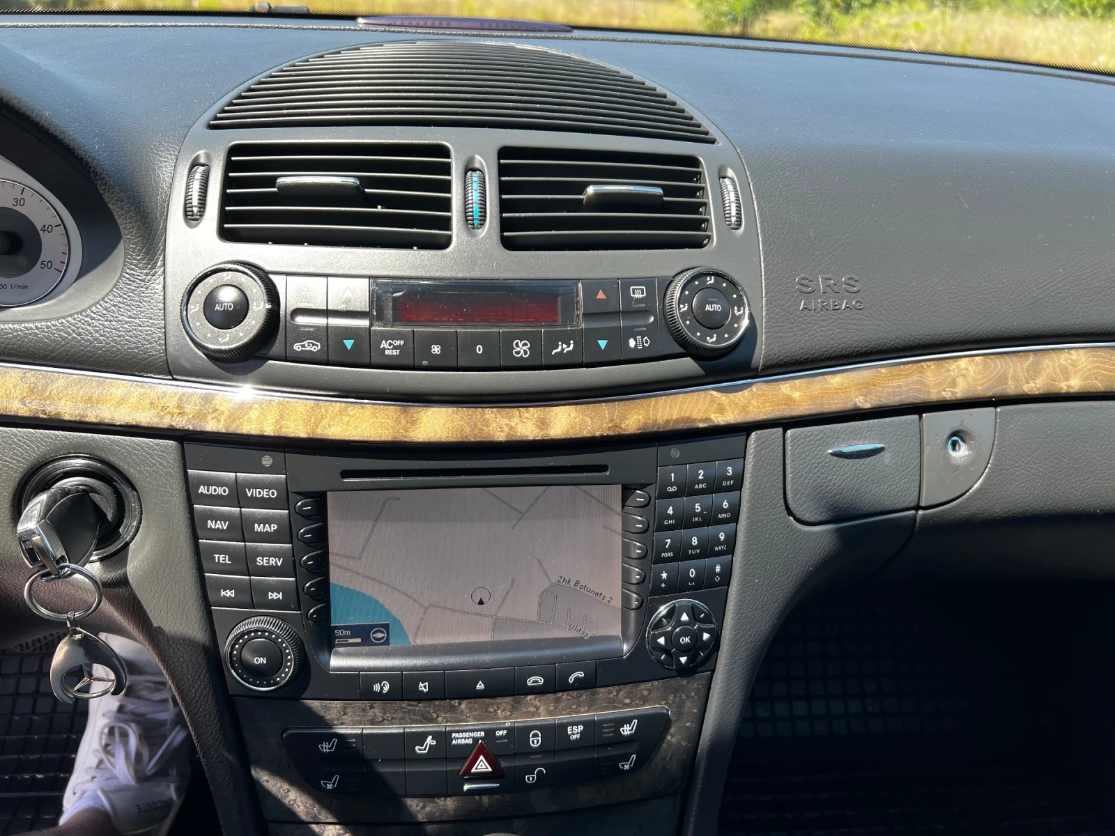 Mercedes-Benz E 320, снимка 10 - Автомобили и джипове - 55509527