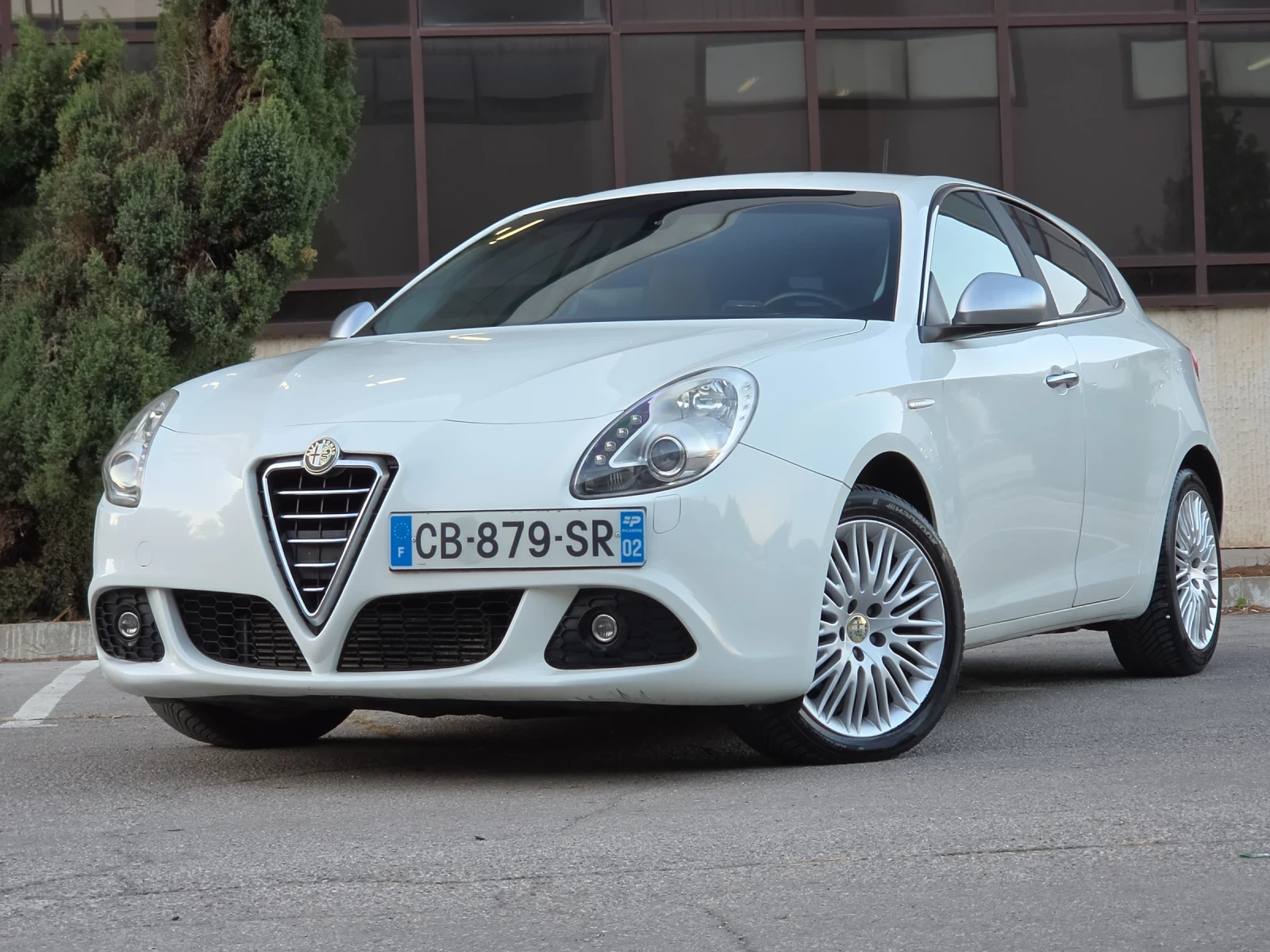 Alfa Romeo Giulietta 2.0JTDm 140hp * EURO5 * КЛИМАТРОНИК * КОЖА * НАВИ 