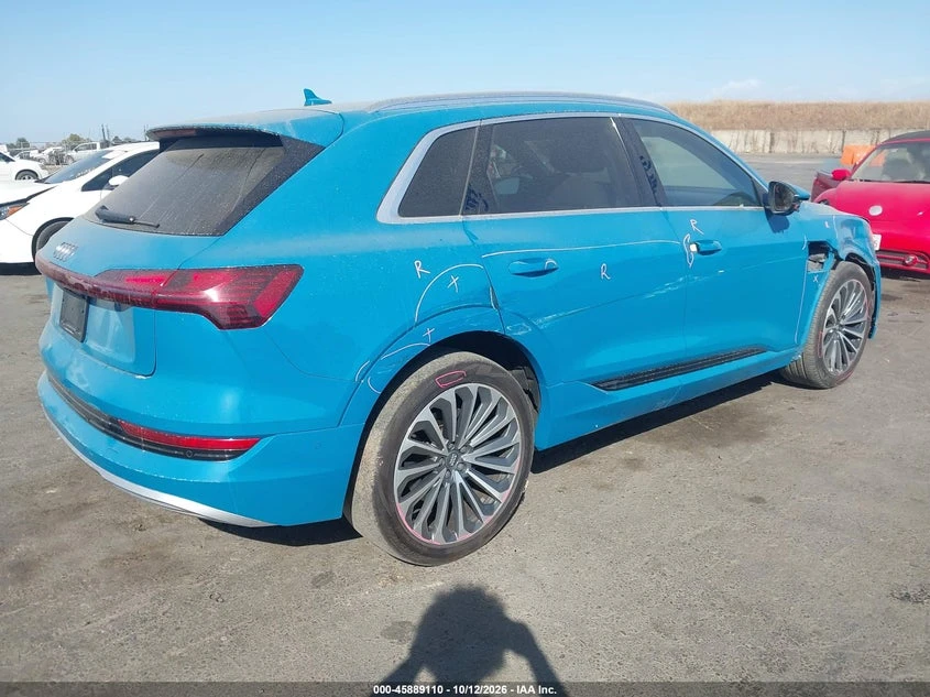 Audi E-Tron Premium Plus, снимка 4 - Автомобили и джипове - 56618844