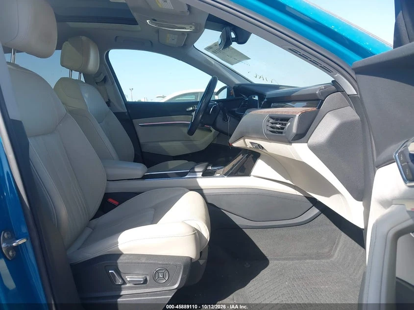 Audi E-Tron Premium Plus, снимка 5 - Автомобили и джипове - 56618844
