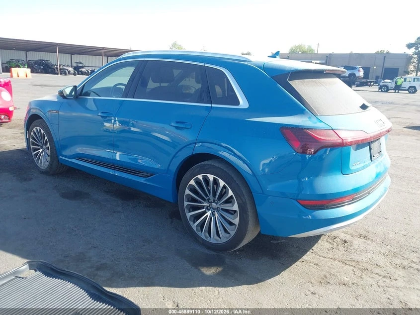 Audi E-Tron Premium Plus, снимка 3 - Автомобили и джипове - 56618844