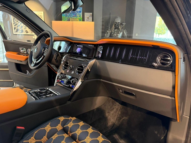 Rolls-Royce Cullinan BLACK BADGE/FACELIFT/BESPOKE/SHOOTING STAR/TV/, снимка 12 - Автомобили и джипове - 52823918