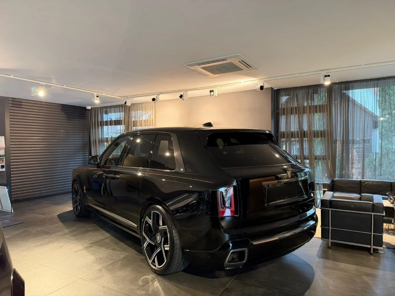 Rolls-Royce Cullinan BLACK BADGE/FACELIFT/BESPOKE/SHOOTING STAR/TV/, снимка 5 - Автомобили и джипове - 52823918