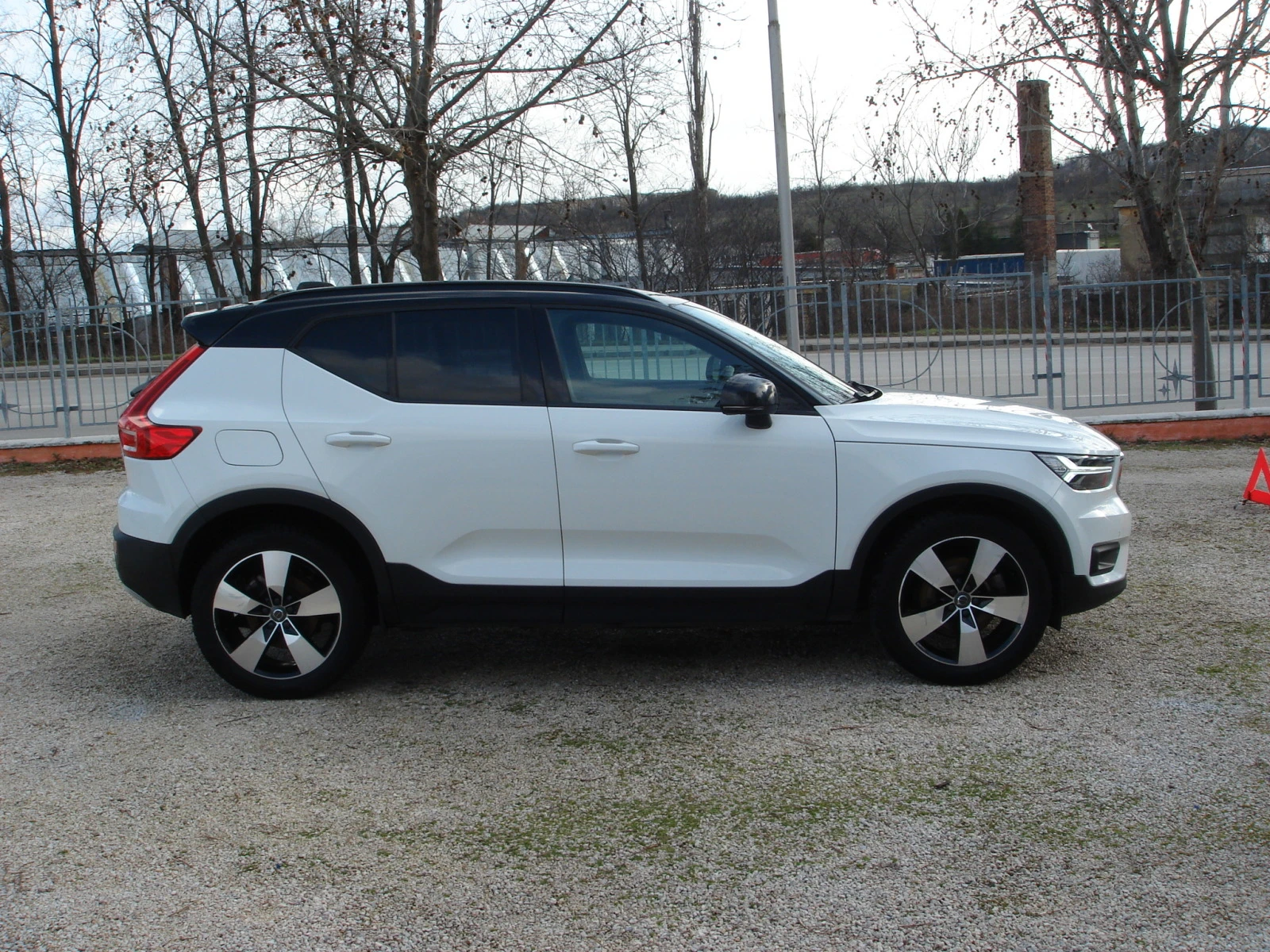 Volvo XC40 2.0D 4X4 EURO 6D KATO HOB - изображение 6