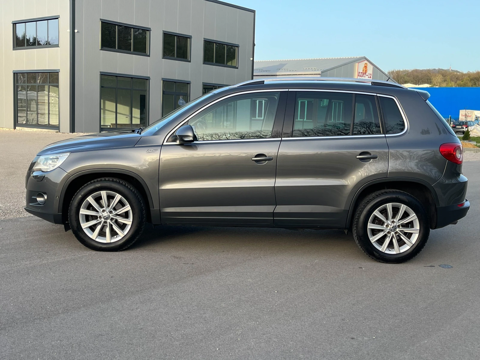 VW Tiguan 2.0TDI* КАТО НОВ* ОБСЛУЖЕН*  - изображение 2