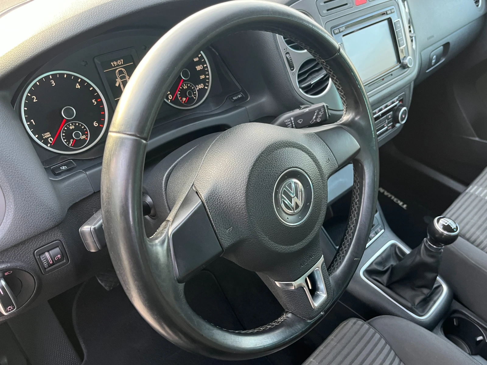 VW Tiguan 2.0TDI* КАТО НОВ* ОБСЛУЖЕН*  - изображение 10