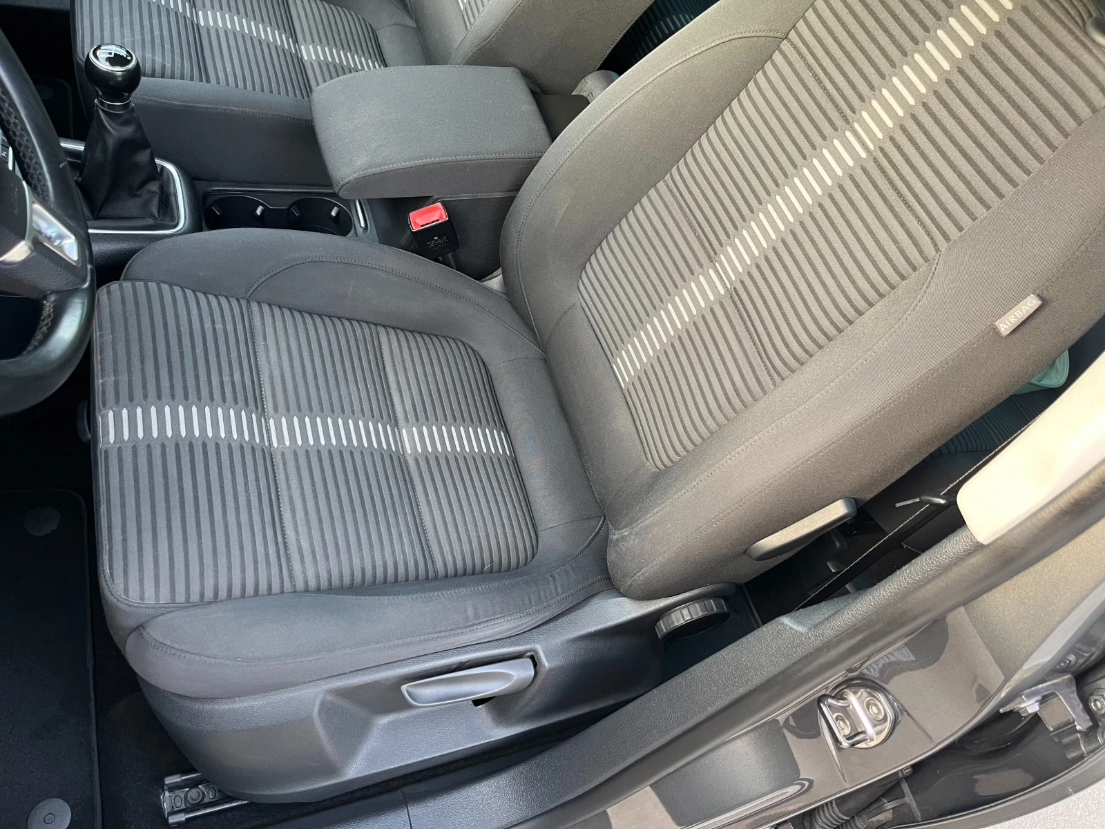 VW Tiguan 2.0TDI* КАТО НОВ* ОБСЛУЖЕН*  - изображение 9