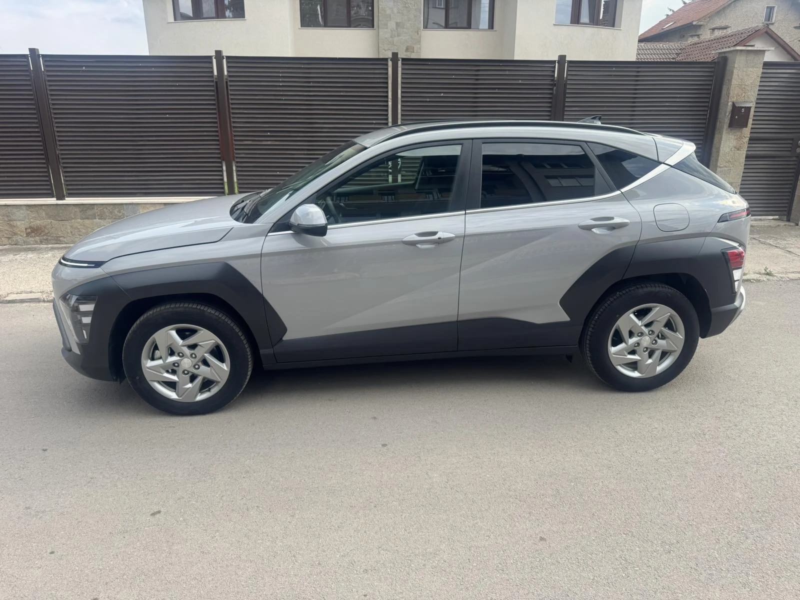 Hyundai Kona 1.6 T-GDI 4x4  3500 км  - изображение 6