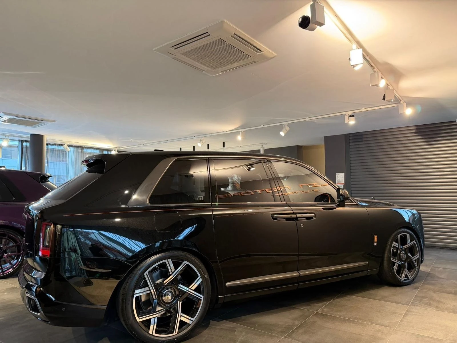 Rolls-Royce Cullinan BLACK BADGE/FACELIFT/BESPOKE/SHOOTING STAR/TV/ - изображение 7