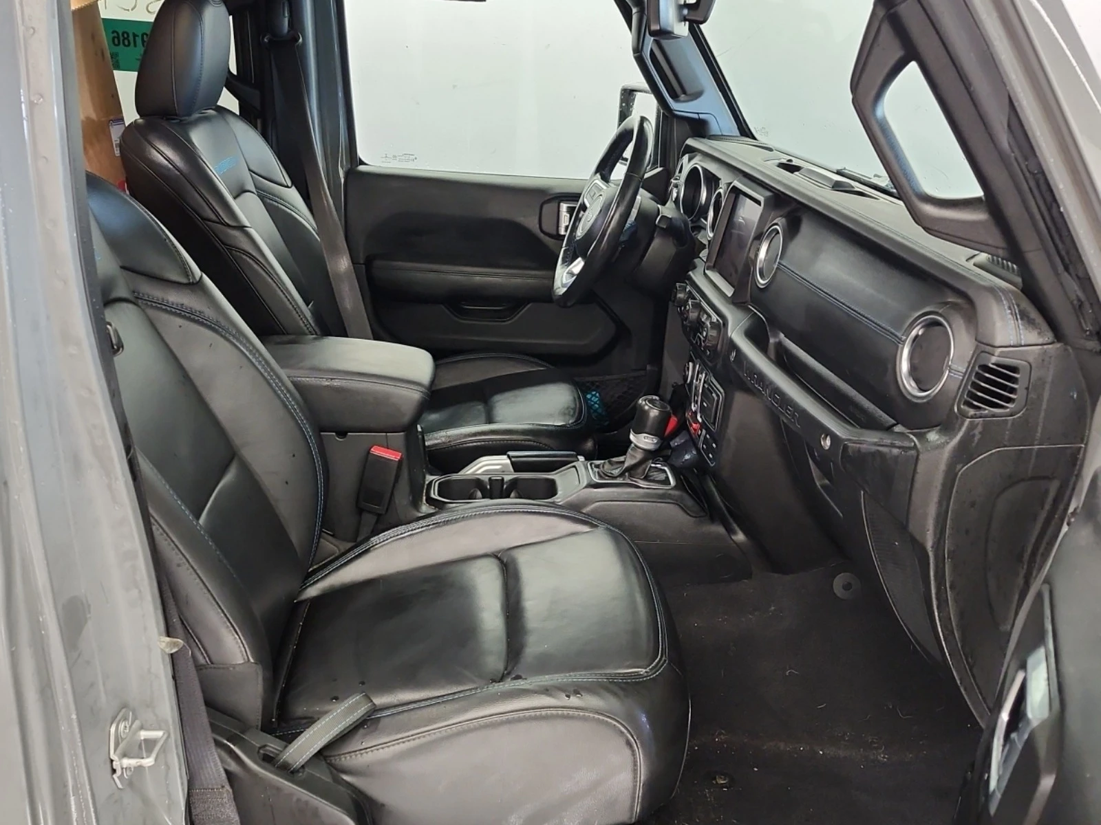 Jeep Wrangler UNLIMITED RUBICON * * CARFAX * * АВТО КРЕДИТ * * , снимка 12 - Автомобили и джипове - 53728697