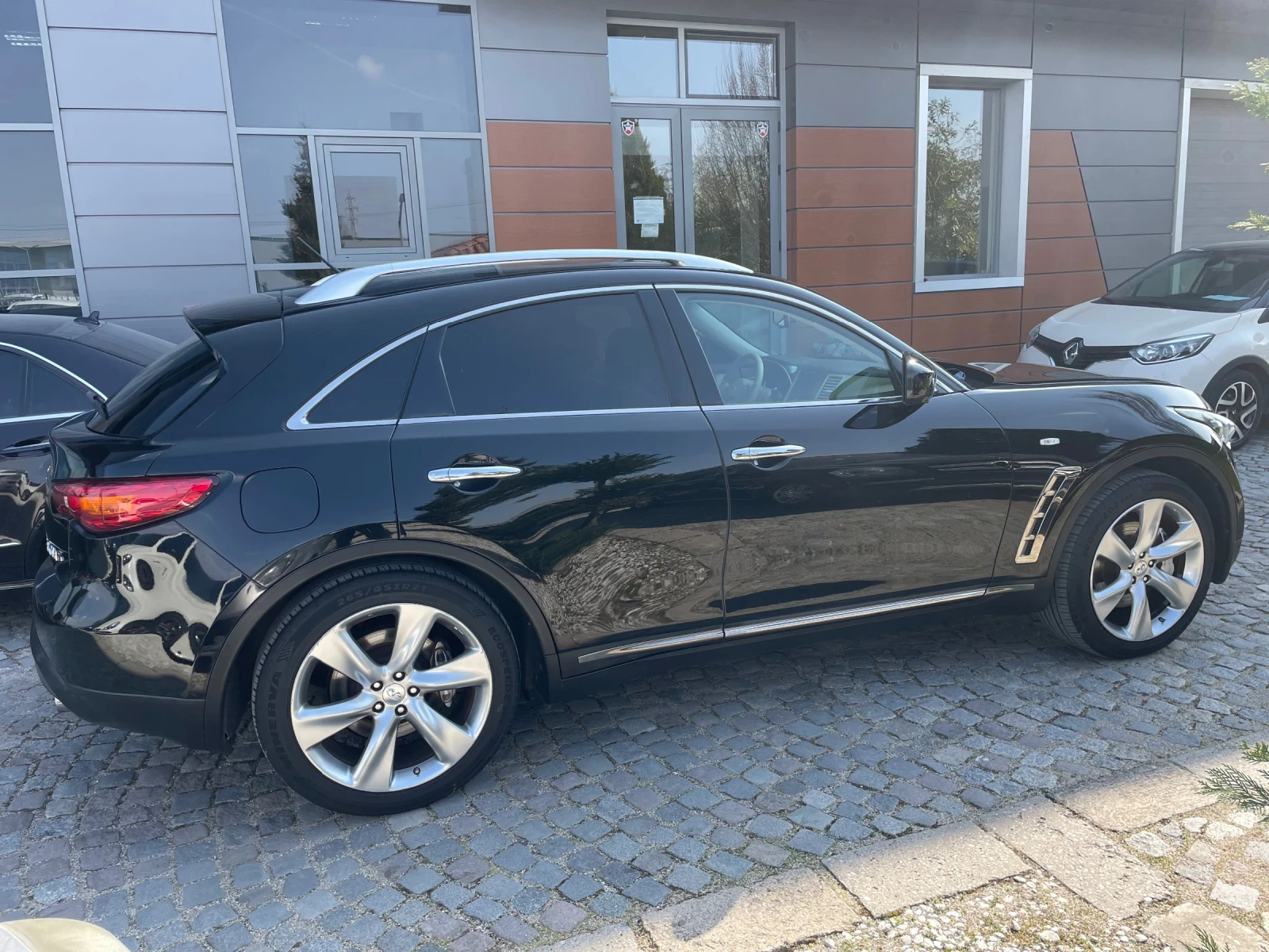 Infiniti QX70 FX 3.0d V6 S Premium awd auto, снимка 5 - Автомобили и джипове - 53888739