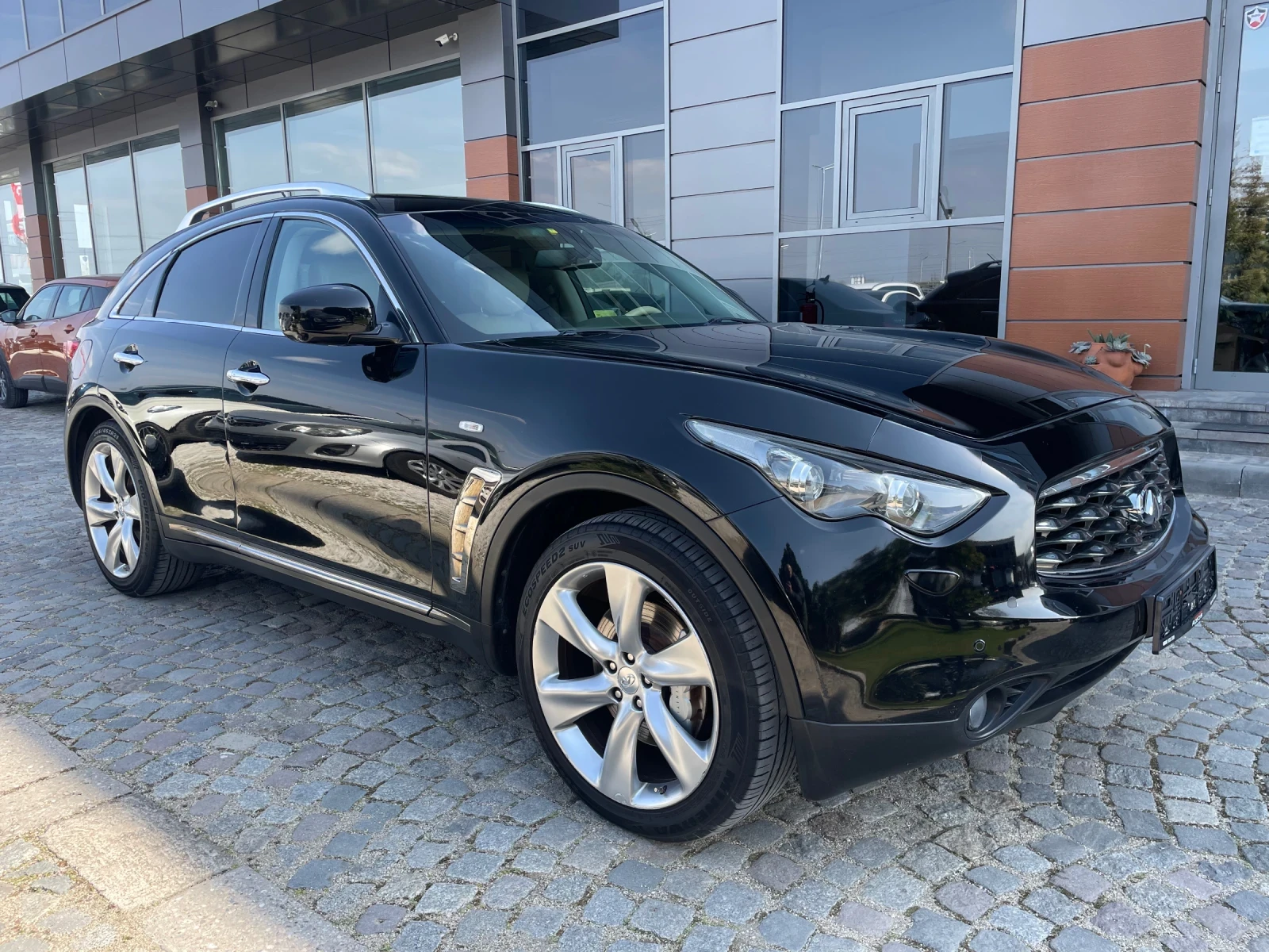 Infiniti QX70 FX 3.0d V6 S Premium awd auto, снимка 4 - Автомобили и джипове - 53888739