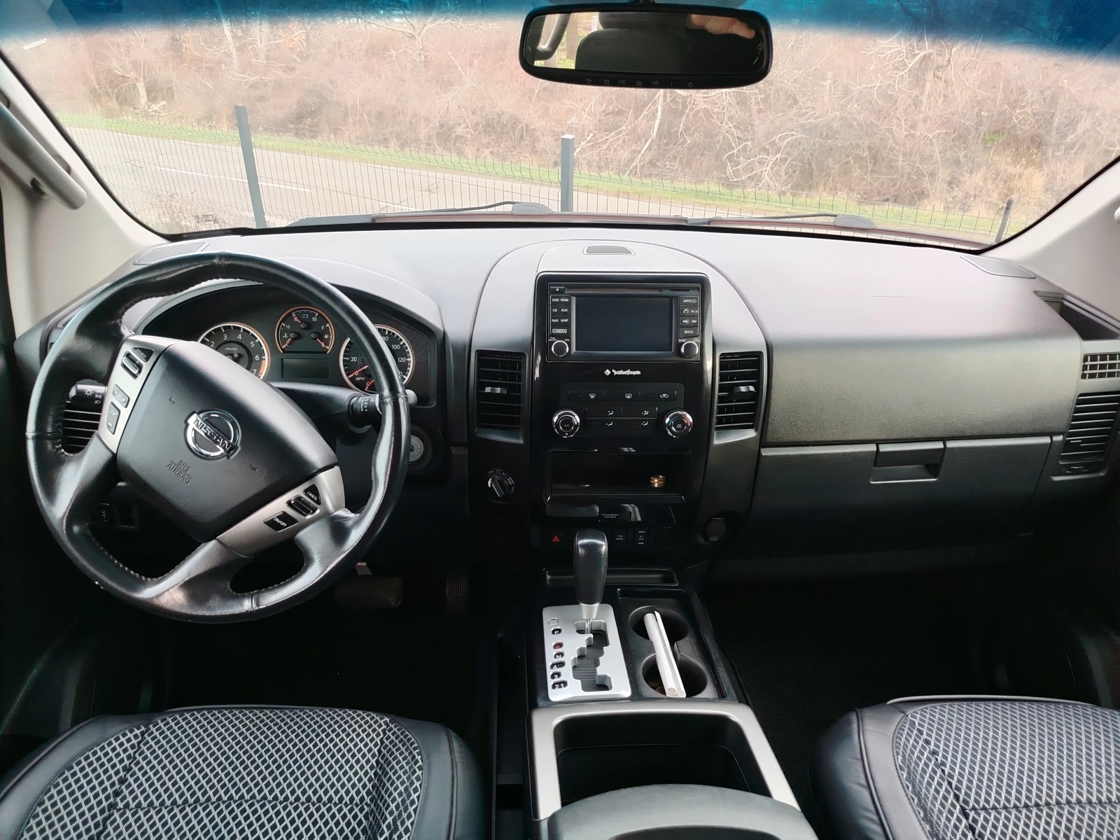 Nissan Titan crew cab 5.6 SV, снимка 8 - Автомобили и джипове - 53915727