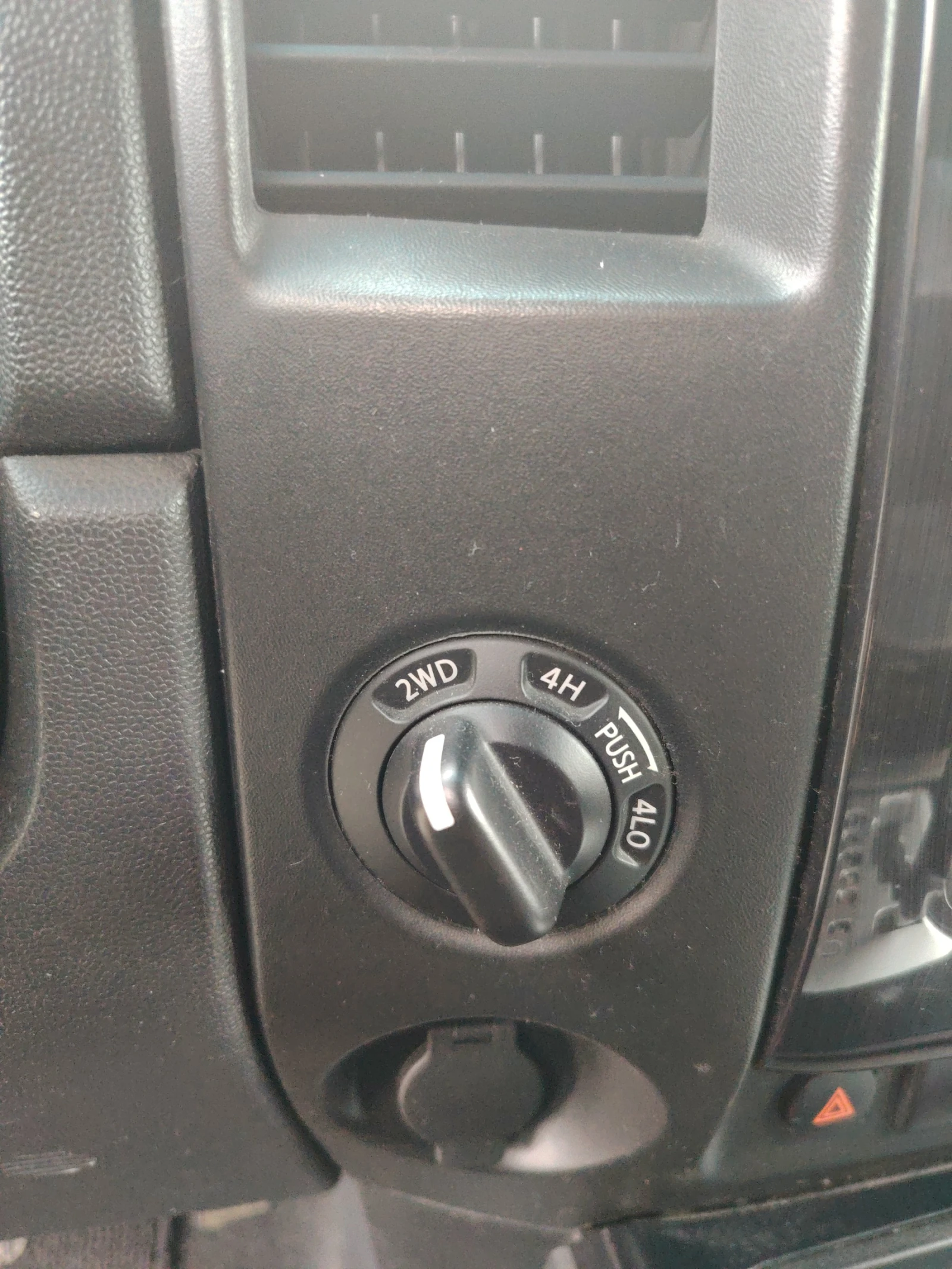 Nissan Titan crew cab 5.6 SV, снимка 12 - Автомобили и джипове - 53915727