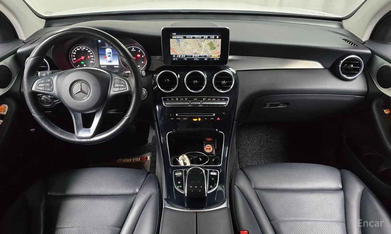 Mercedes-Benz GLC 220 * 4MATIC* COUPE* AMG* КОЖА* ПОДГРЕВ* ШИБИДАХ* КАМЕ, снимка 7 - Автомобили и джипове - 54460370