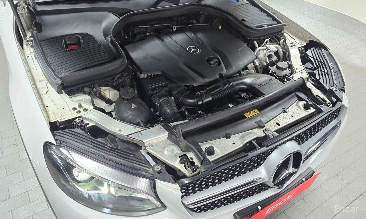 Mercedes-Benz GLC 220 * 4MATIC* COUPE* AMG* КОЖА* ПОДГРЕВ* ШИБИДАХ* КАМЕ, снимка 6 - Автомобили и джипове - 54460370
