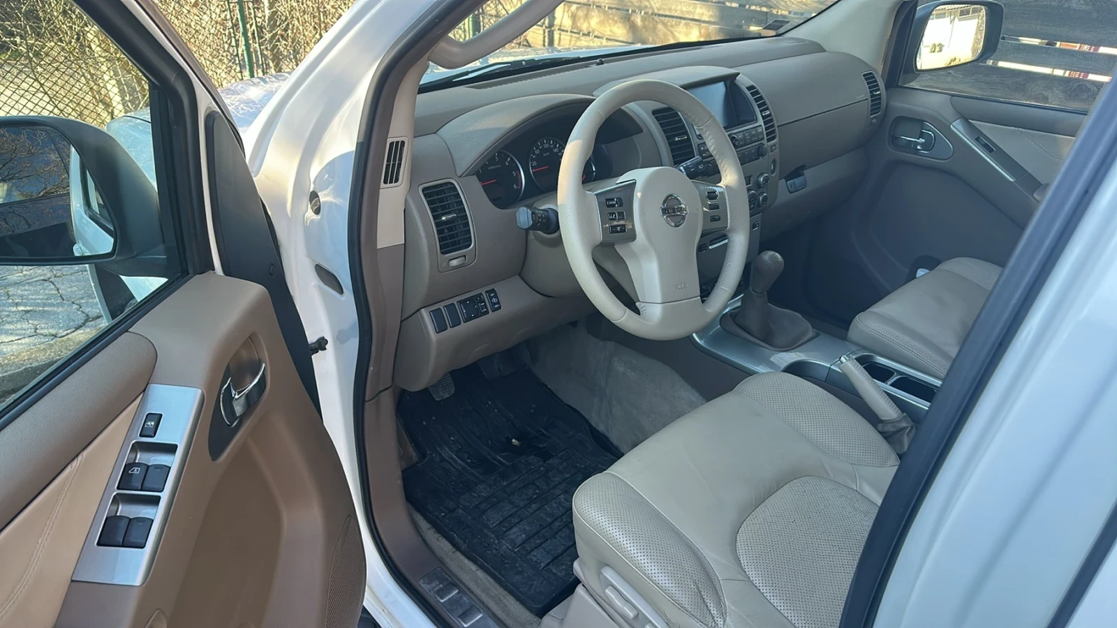 Nissan Pathfinder, снимка 7 - Автомобили и джипове - 54481009
