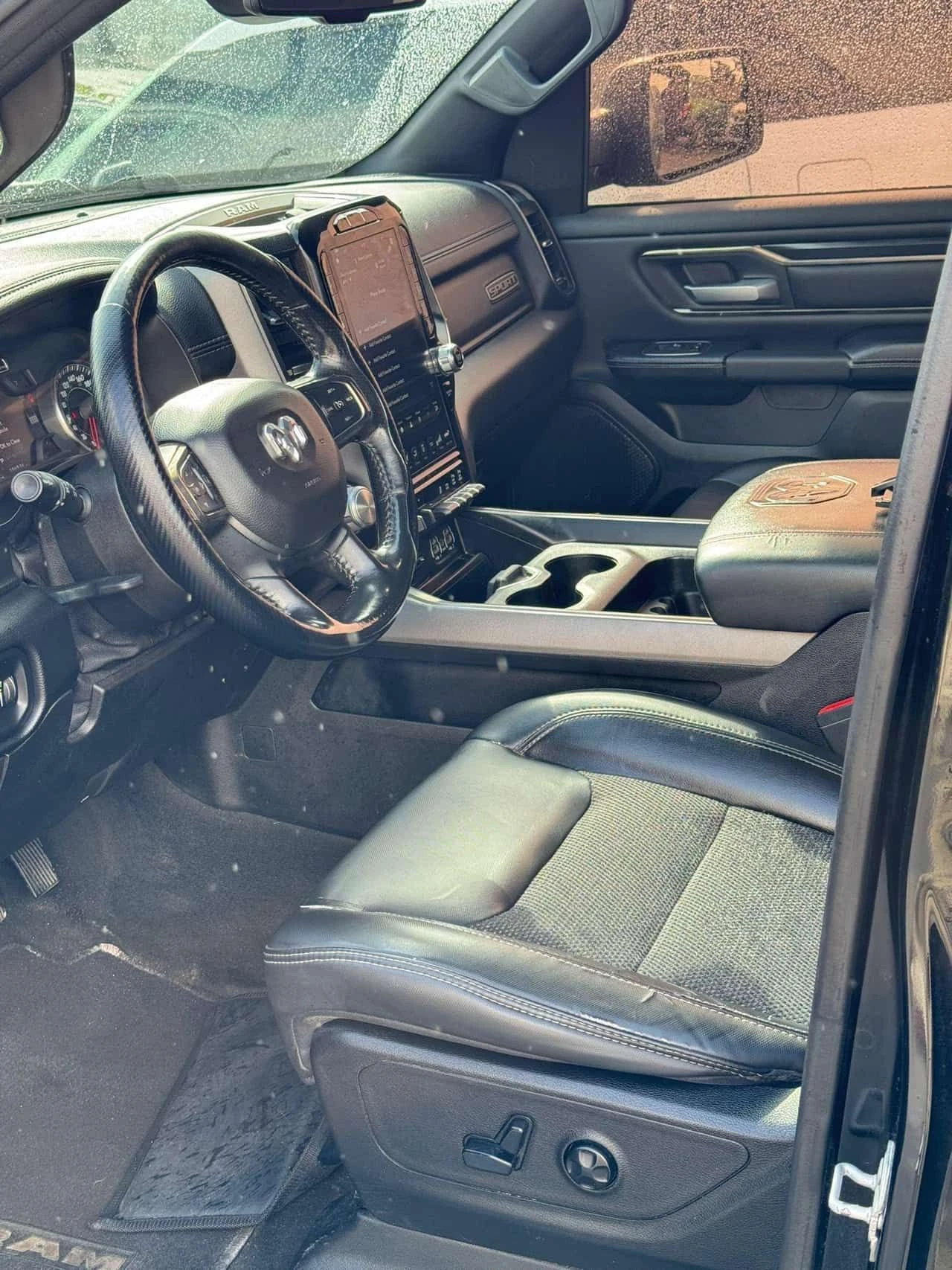 Dodge RAM 1500 * SPORT * PANO * ПОДОБРЕНА ГЕНЕРАЦИЯ * АВТОКРЕДИТ, снимка 8 - Автомобили и джипове - 54555696