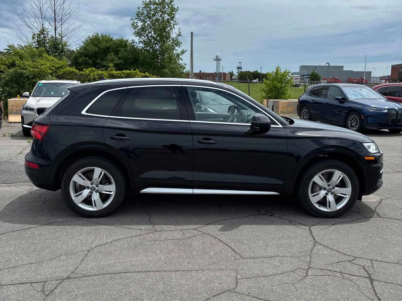 Audi Q5 Technik/CARFAX/ДИСТРОНИК/360 КАМ/ПАНО/КЛИП, снимка 4 - Автомобили и джипове - 55045911