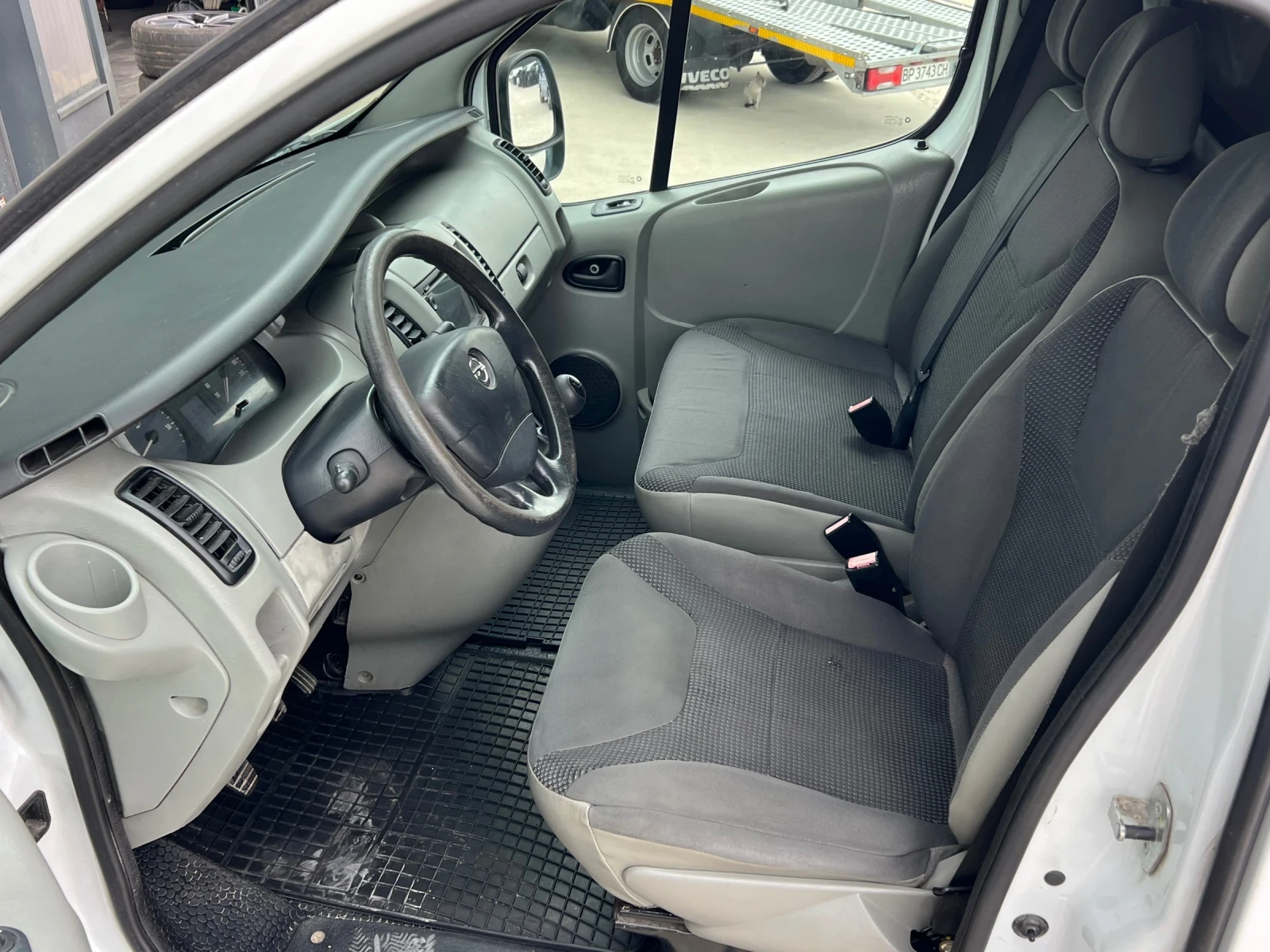 Opel Vivaro 1.9cdti, снимка 11 - Бусове и автобуси - 55407095
