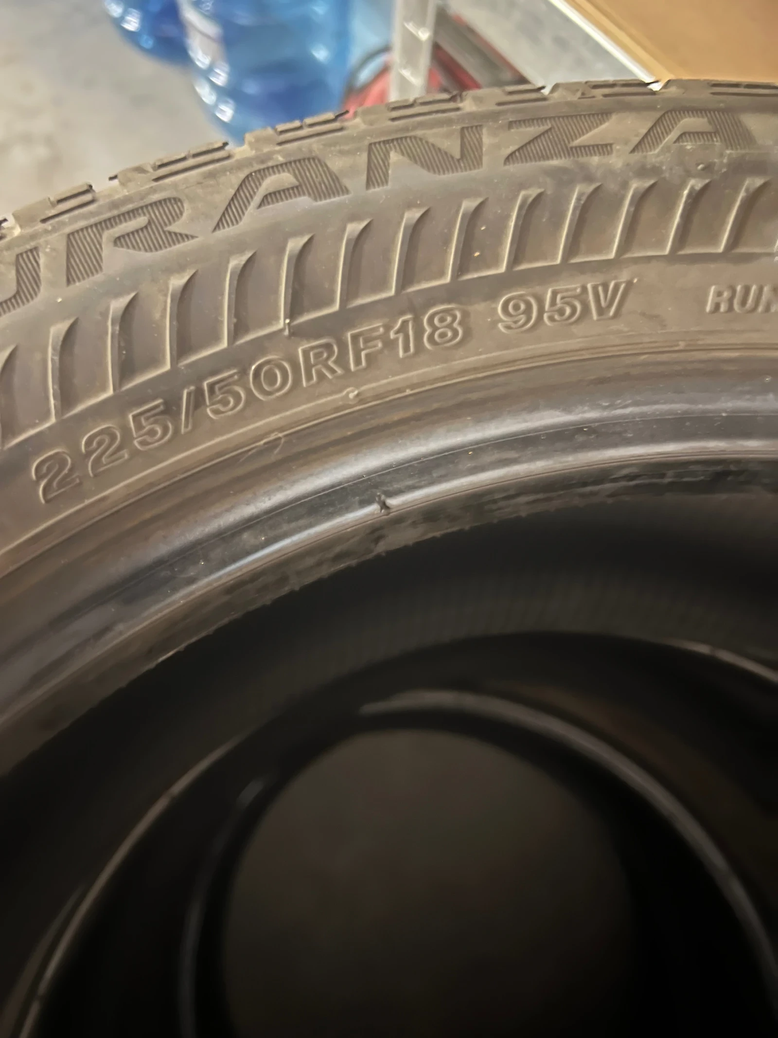 Гуми Всесезонни 225/50R18, снимка 2 - Гуми и джанти - 55559355