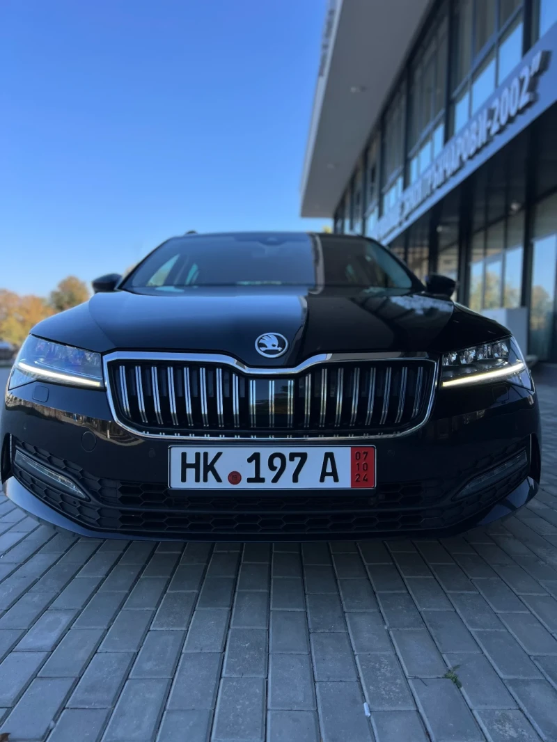 Skoda Superb Germany Взета от Skoda 100%Реални км .БЕЗ УДАРИ, снимка 1 - Автомобили и джипове - 47388005