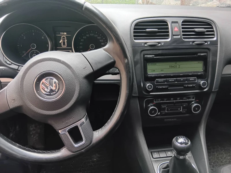 VW Golf 2.0тди 140кс Панорама 2010год.Теглич., снимка 10 - Автомобили и джипове - 52860553