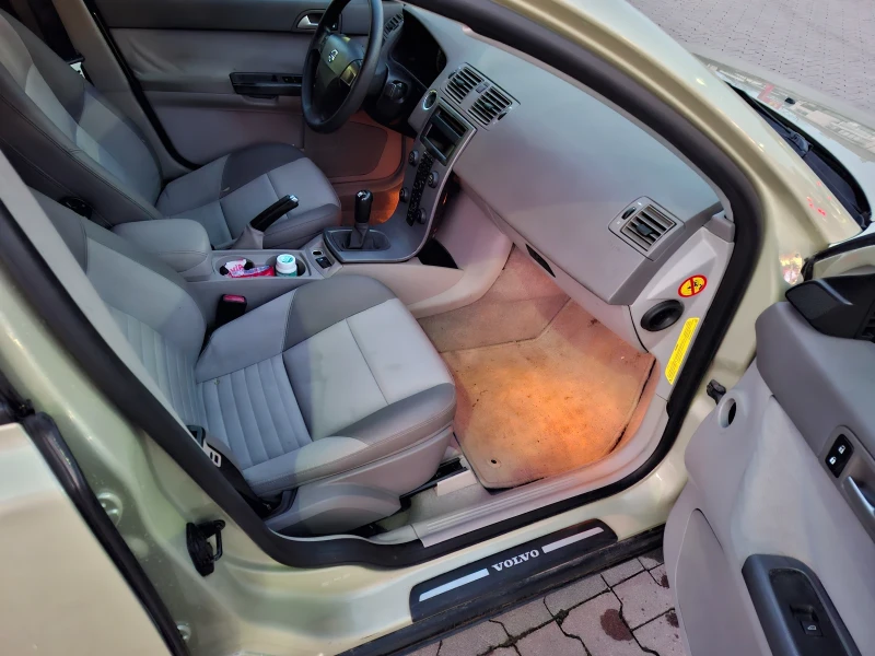 Volvo S40 1, 8 i АГУ, Бартер, снимка 8 - Автомобили и джипове - 52957665