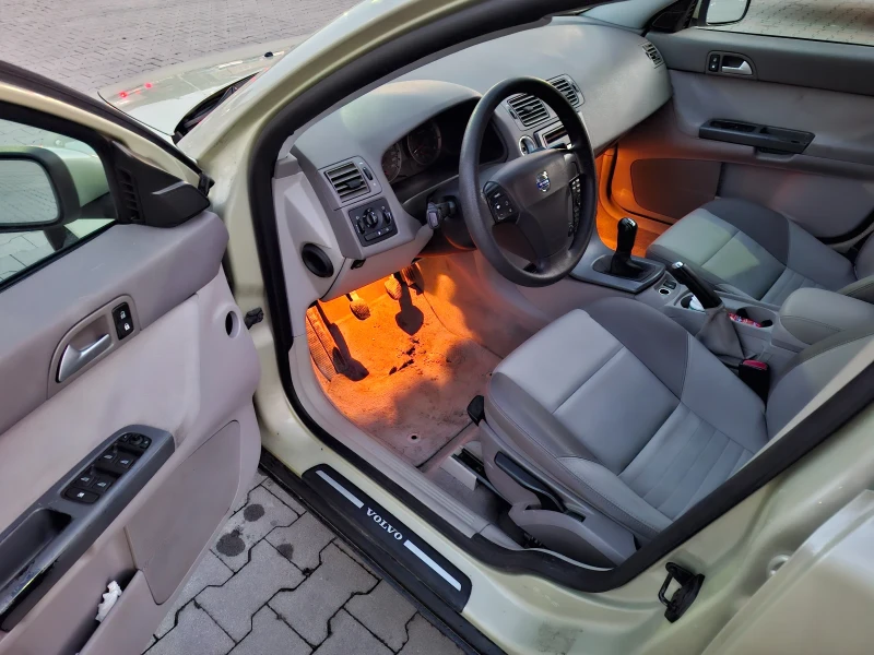 Volvo S40 1, 8 i АГУ, Бартер, снимка 9 - Автомобили и джипове - 52957665