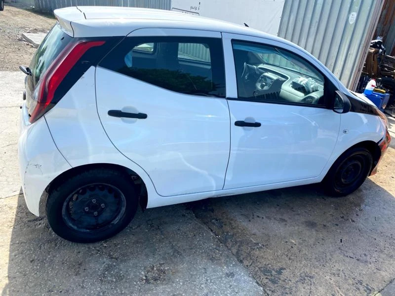 Toyota Aygo 1.0 VVTI, снимка 4 - Автомобили и джипове - 33394578