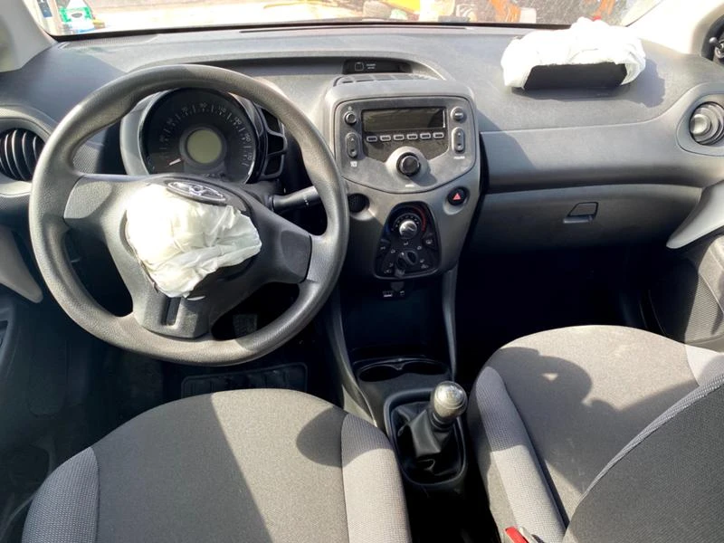 Toyota Aygo 1.0 VVTI, снимка 6 - Автомобили и джипове - 33394578