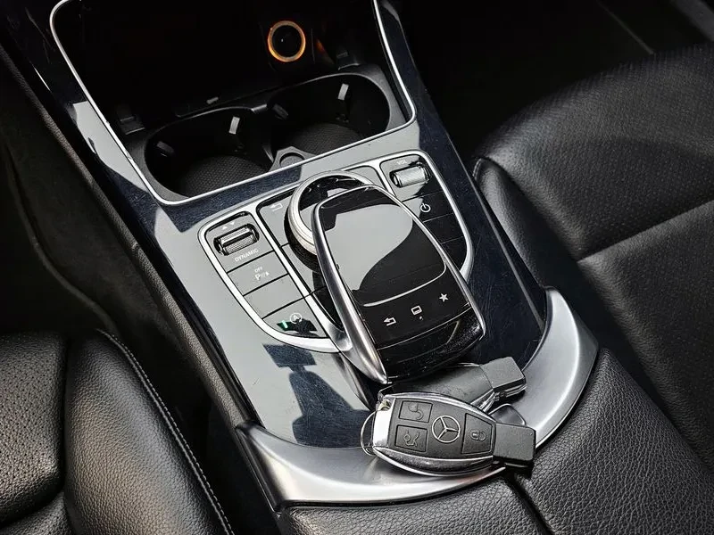 Mercedes-Benz C 200 2.0, снимка 15 - Автомобили и джипове - 54278057